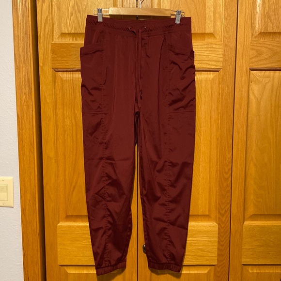 Eddie Bauer maroon lightweight jogger pants womens size med. new condition - Picture 2 of 9